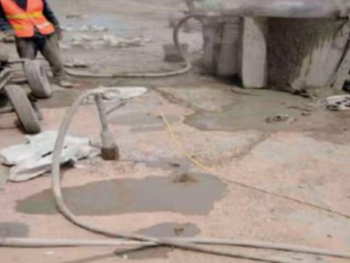 双鸭山水泥混凝土路面板底注浆技术 路面脱空注浆整治方案